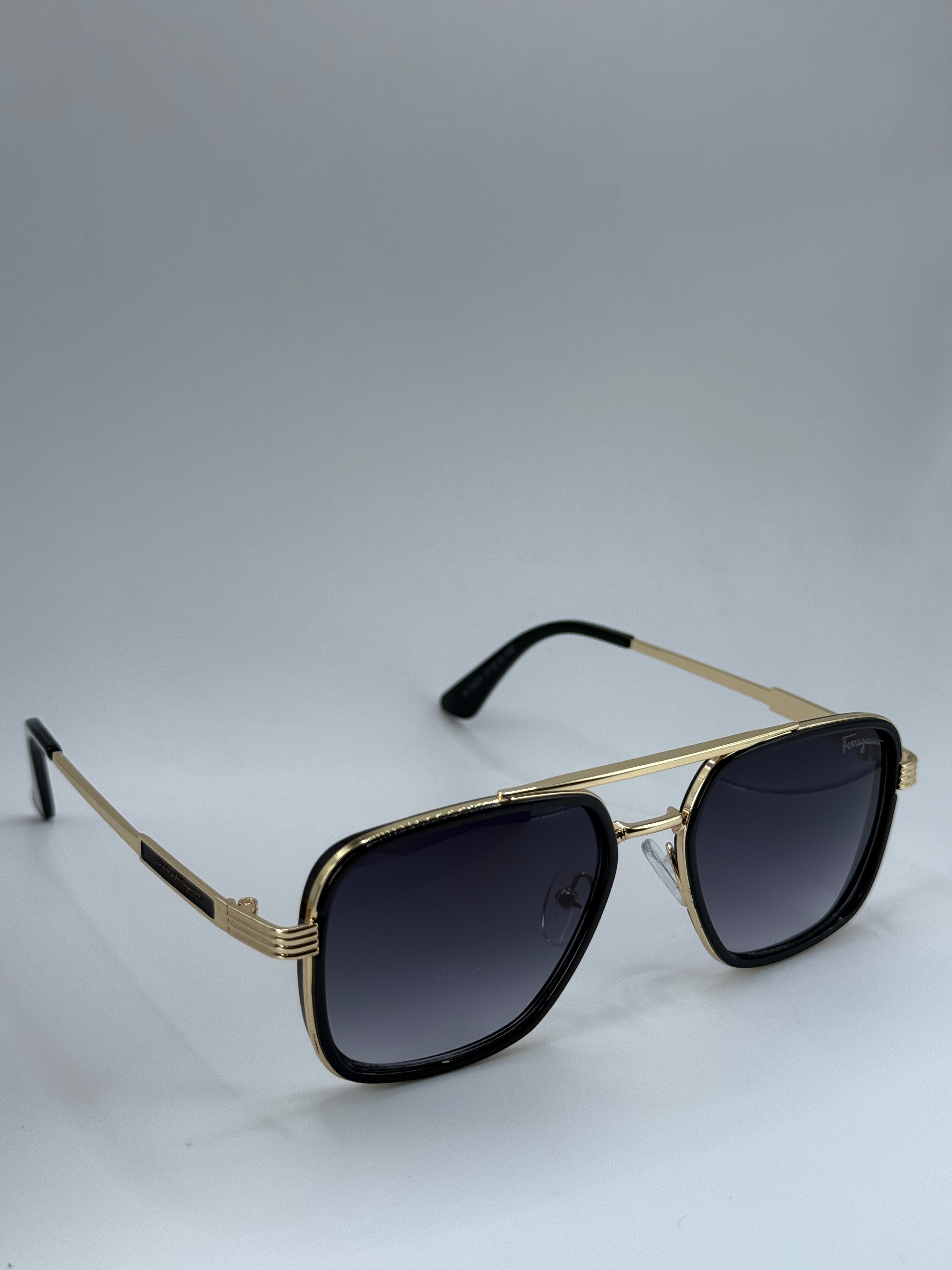 Ferragamo A19404